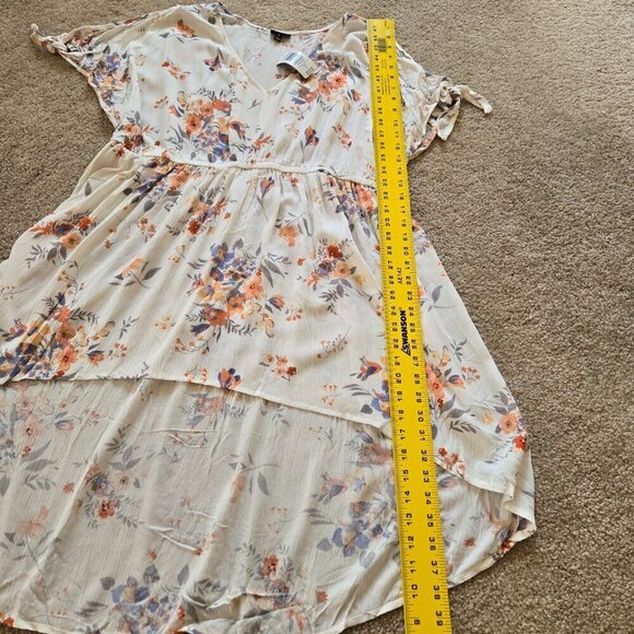 Torrid High Low Ivory Floral Cold Shoulder Short Sleeve V-Neck Top  Sz 2 (2X) - Picture 5 of 14